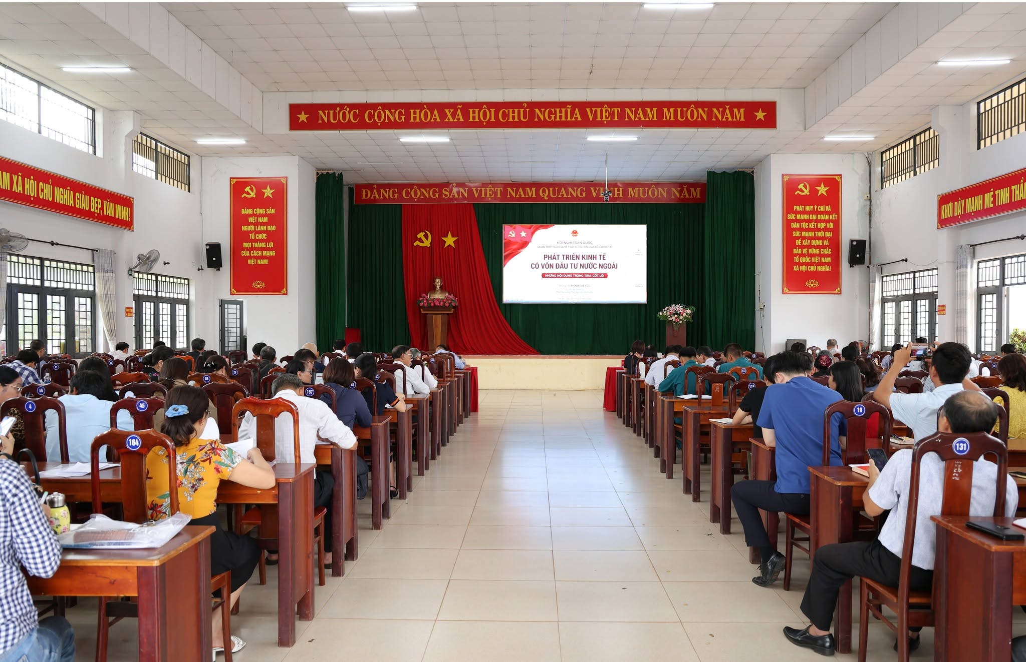 PHƯỜNG TÂN AN THAM GIA THAM DỰ HỘI NGHỊ TOÀN QUỐC NGHIÊN CỨU, HỌC TẬP VÀ TRIỂN KHAI THỰC HIỆN NGHỊ QUYẾT SỐ 10-NQ/TW