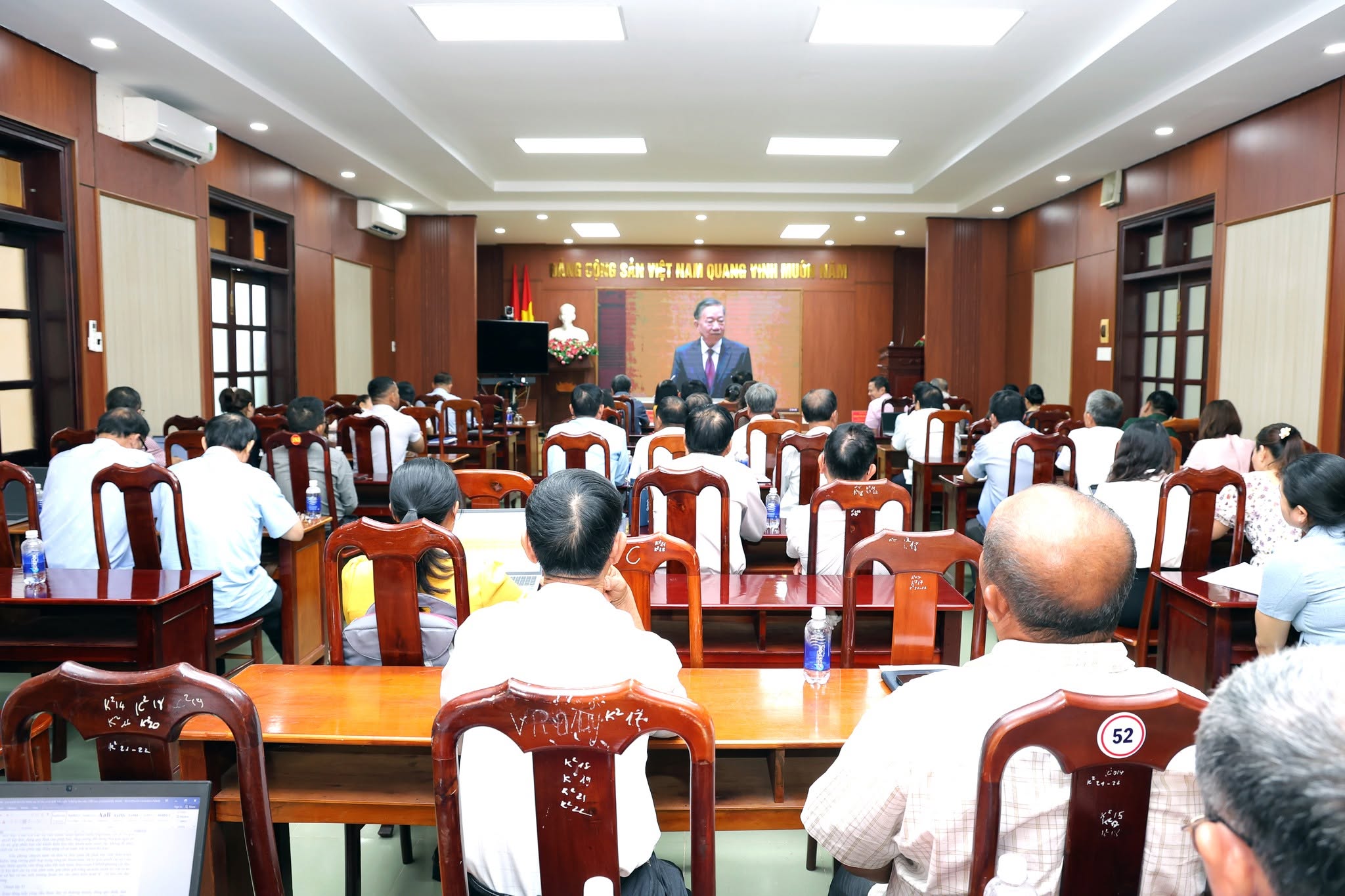 HỘI NGHỊ TRỰC TUYẾN TOÀN QUỐC SƠ KẾT 1 NĂM VẬN HÀNH MÔ HÌNH TỔ CHỨC TỔNG THỂ CỦA HỆ THỐNG CHÍNH TRỊ VÀ MÔ HÌNH CHÍNH QUYỀN ĐỊA PHƯƠNG 3 CẤP