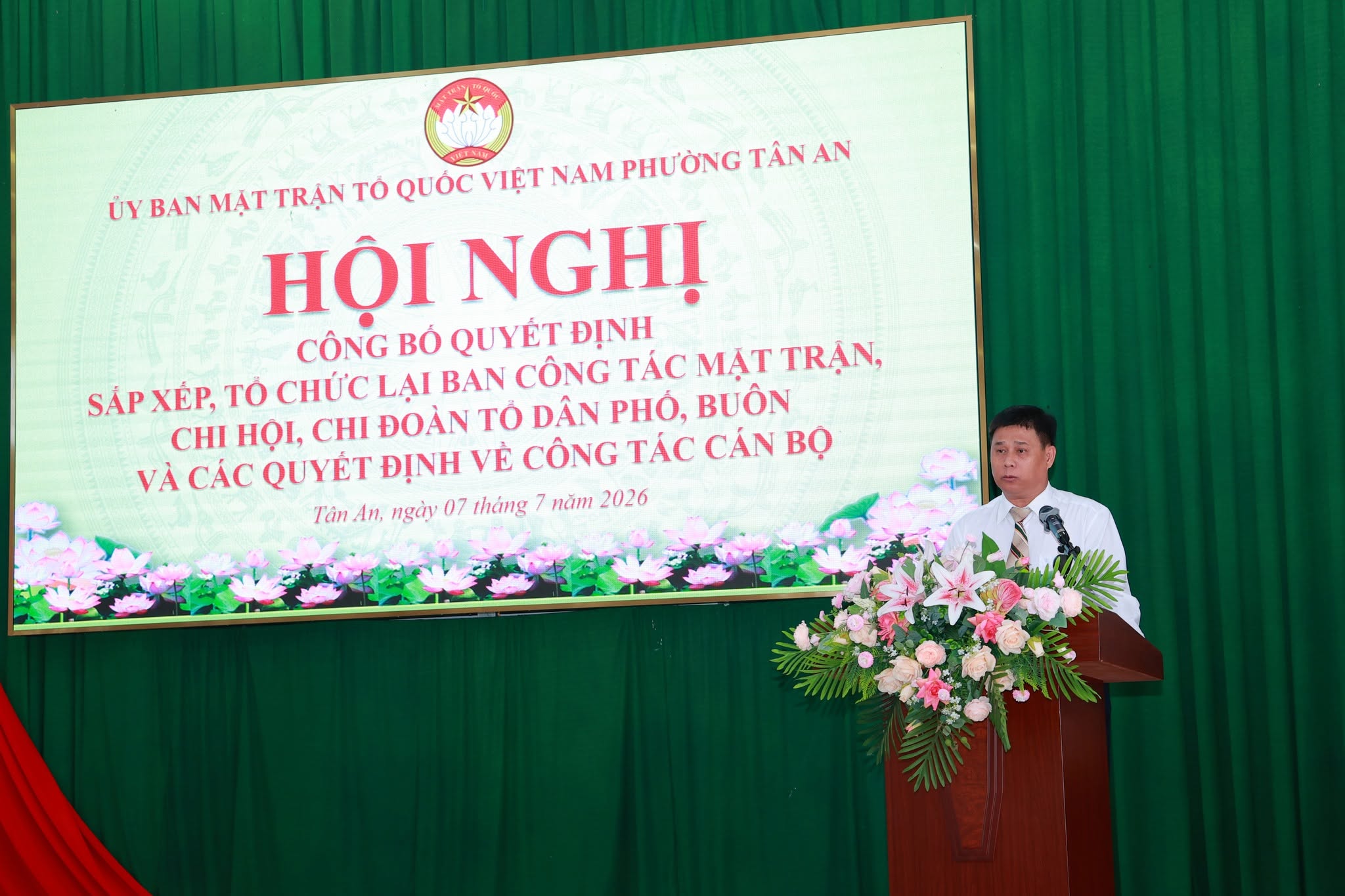 CÔNG BỐ QUYẾT ĐỊNH THÀNH LẬP BAN CÔNG TÁC MẶT TRẬN, CÁC CHI HỘI, ĐOÀN THỂ CÁC TỔ DÂN PHỐ VÀ BUÔN SAU SẮP XẾP