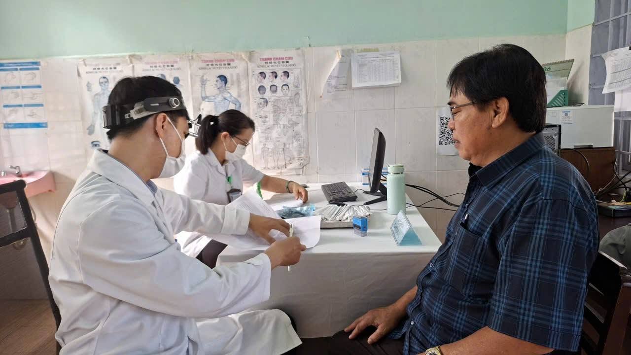PHƯỜNG TÂN AN TRIỂN KHAI KẾ HOẠCH KHÁM SỨC KHỎE ĐỊNH KỲ CHO ĐỐI TƯỢNG ƯU TIÊN TRÊN ĐỊA BÀN