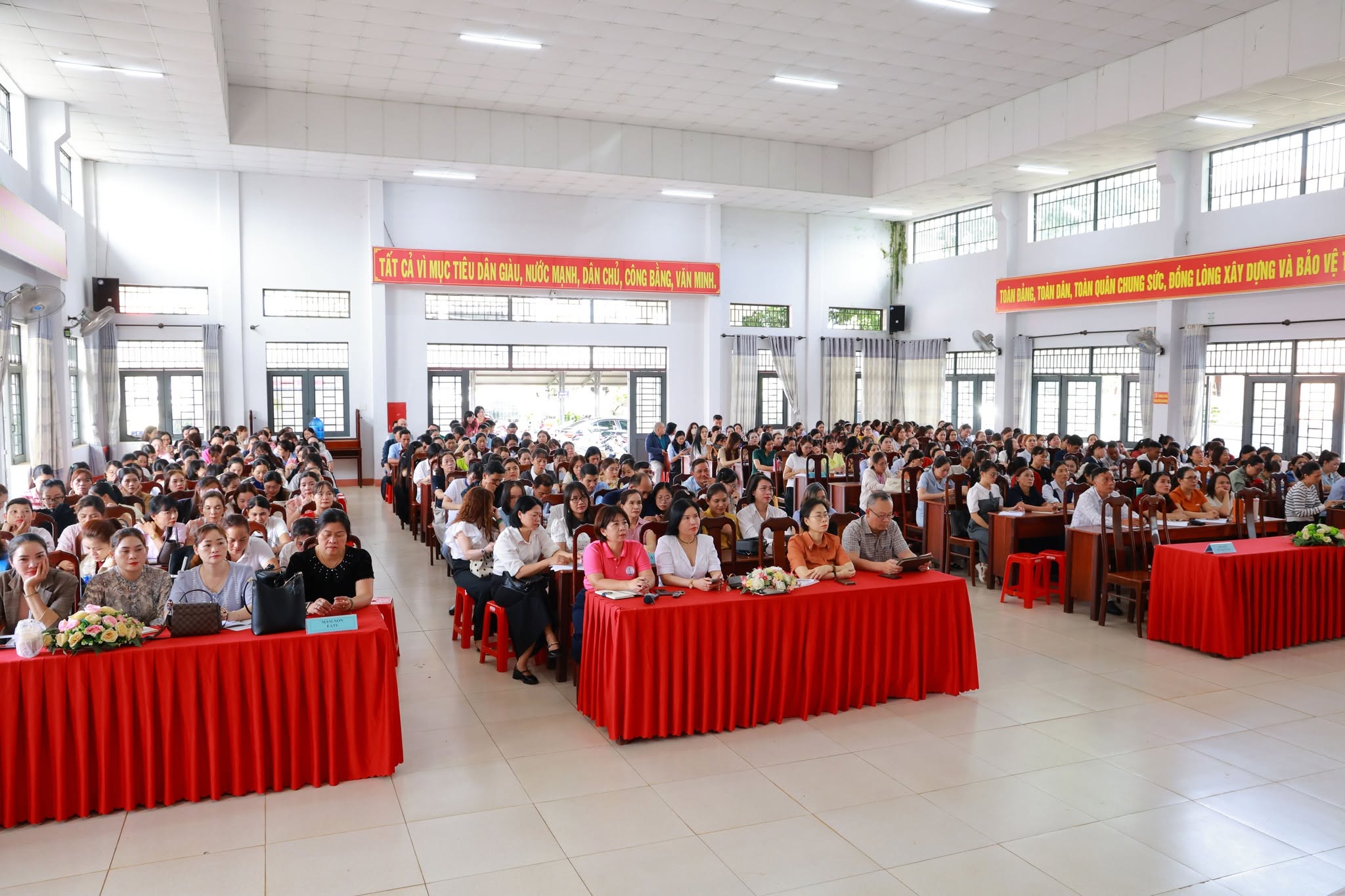 HỘI NGHỊ BỒI DƯỠNG, TẬP HUẤN LÝ LUẬN CHÍNH TRỊ HÈ NĂM 2026 CHO ĐỘI NGŨ GIẢNG VIÊN, GIÁO VIÊN