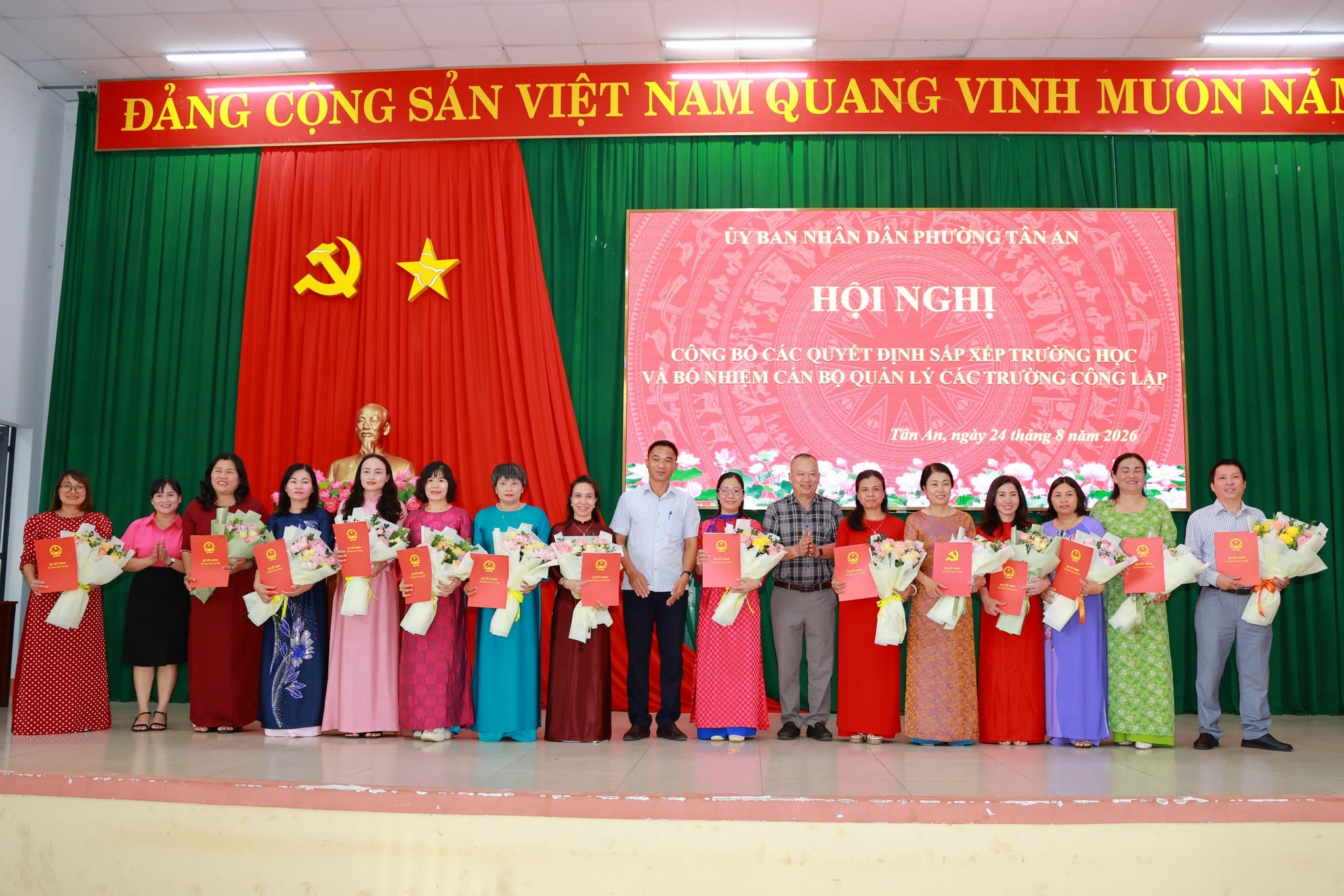 PHƯỜNG TÂN AN CÔNG BỐ QUYẾT ĐỊNH SÁP NHẬP VÀ BỔ NHIỆM CÁN BỘ QUẢN LÝ CÁC TRƯỜNG HỌC