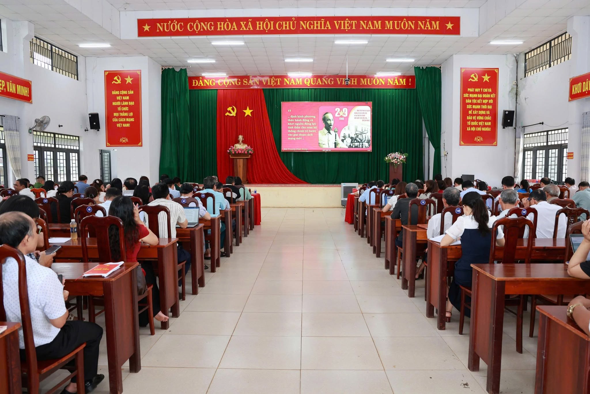 HỘI NGHỊ QUÁN TRIỆT CÁC NGHỊ QUYẾT, CHỈ THỊ CỦA BỘ CHÍNH TRỊ