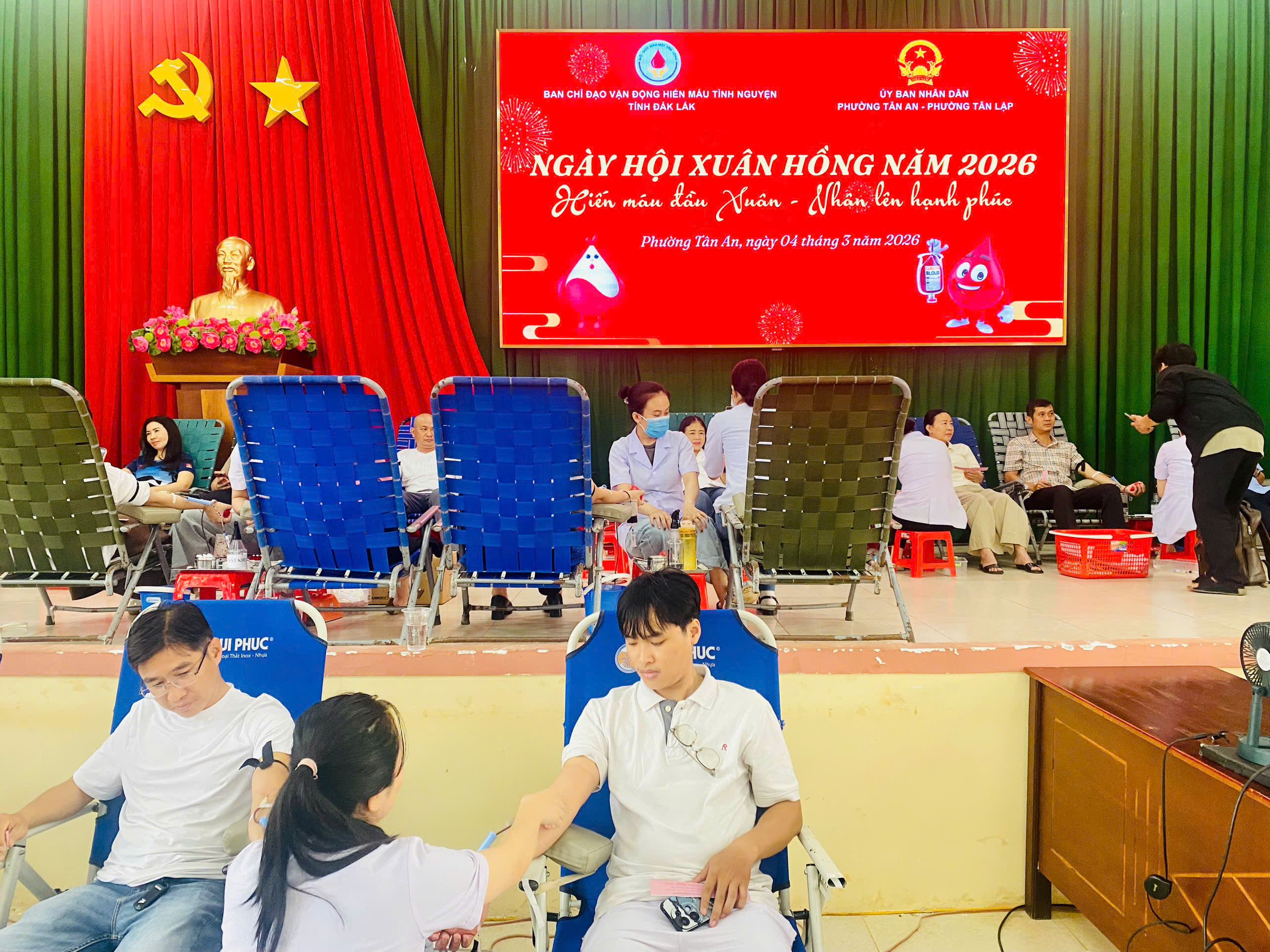 Cán bộ và nhân dân phường Tân An hưởng ứng Ngày hội Xuân hồng 2026