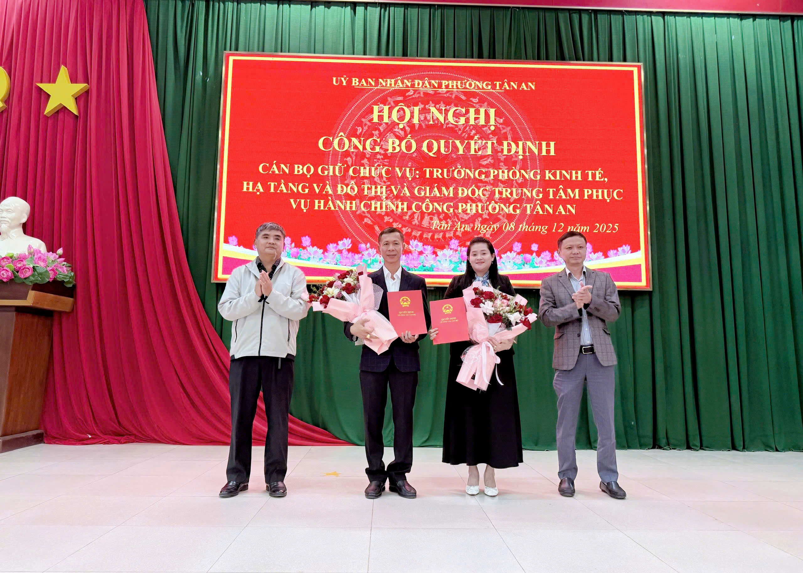 Ủy ban nhân dân phường Tân An công bố Quyết định bổ nhiệm Trưởng phòng Kinh tế, Hạ tầng, Đô thị và Giám đốc trung tâm Phục vụ hành chính công