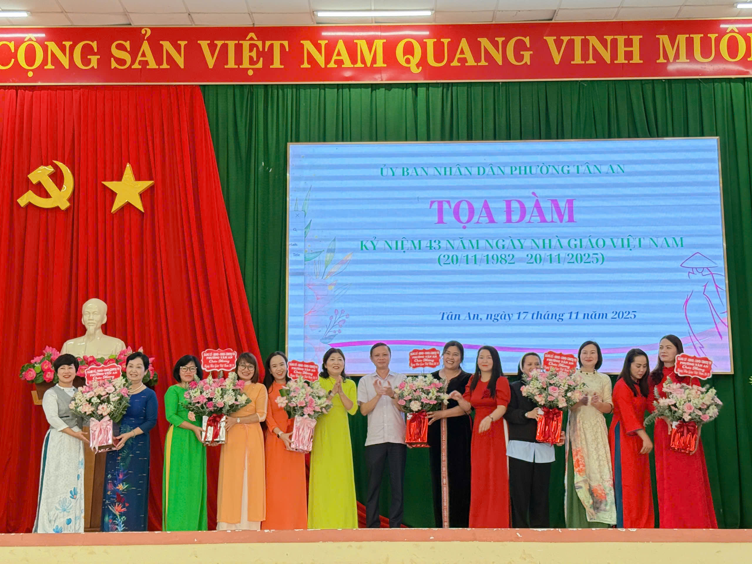 Đảng ủy - Hội đồng nhân dân - Ủy ban nhân dân - Ủy ban Mặt trận tổ quốc Việt Nam phường tổ chức toạ đàm nhân dịp kỷ niệm 43 năm ngày Nhà giáo Việt Nam (20/11/1982 - 20/11/2025)