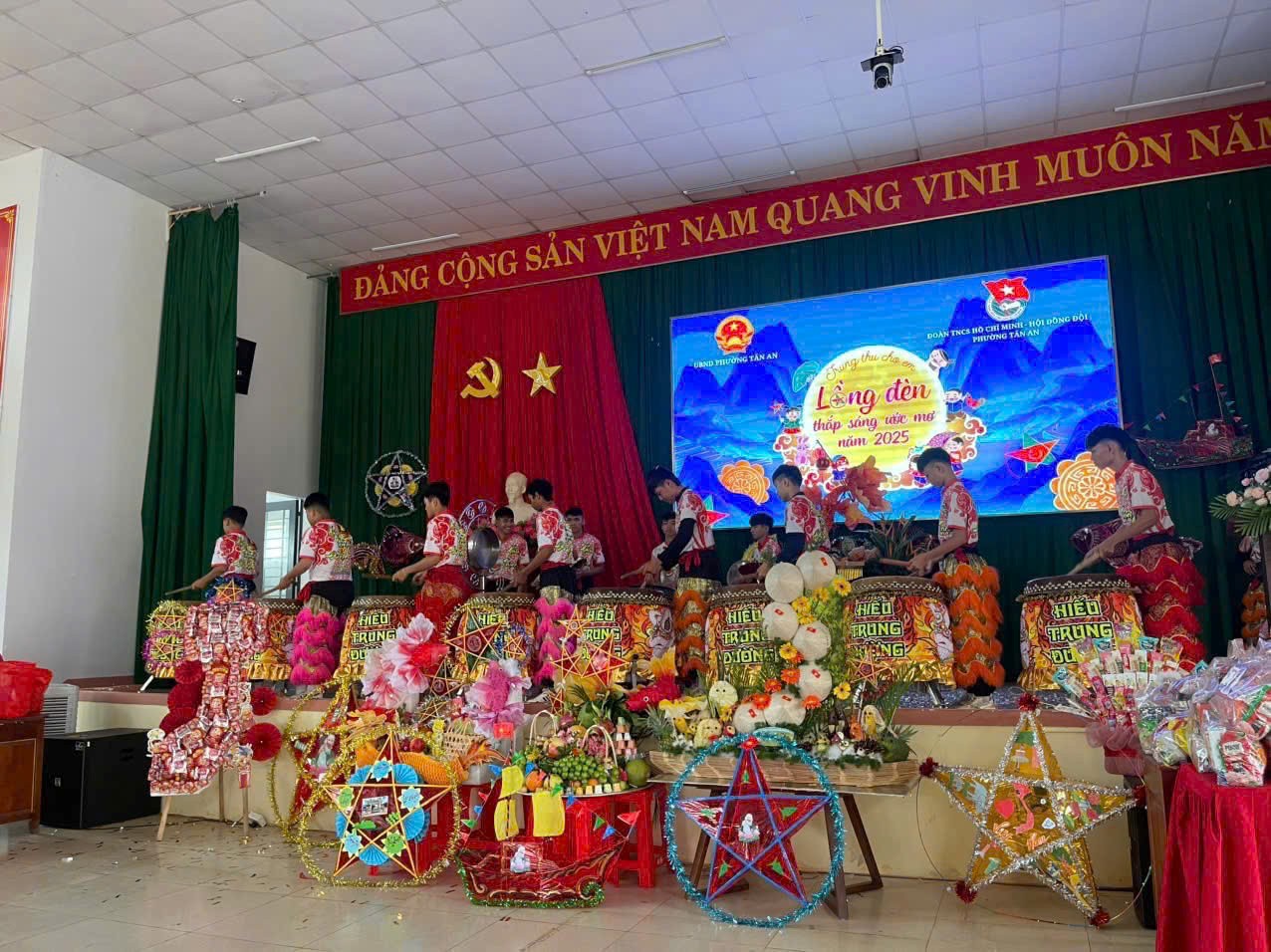 UBND Phường Tân An tổ chức chương trình vui Tết Trung Thu và tặng quà cho các cháu có hoàn cảnh khó khăn trên địa bàn phường