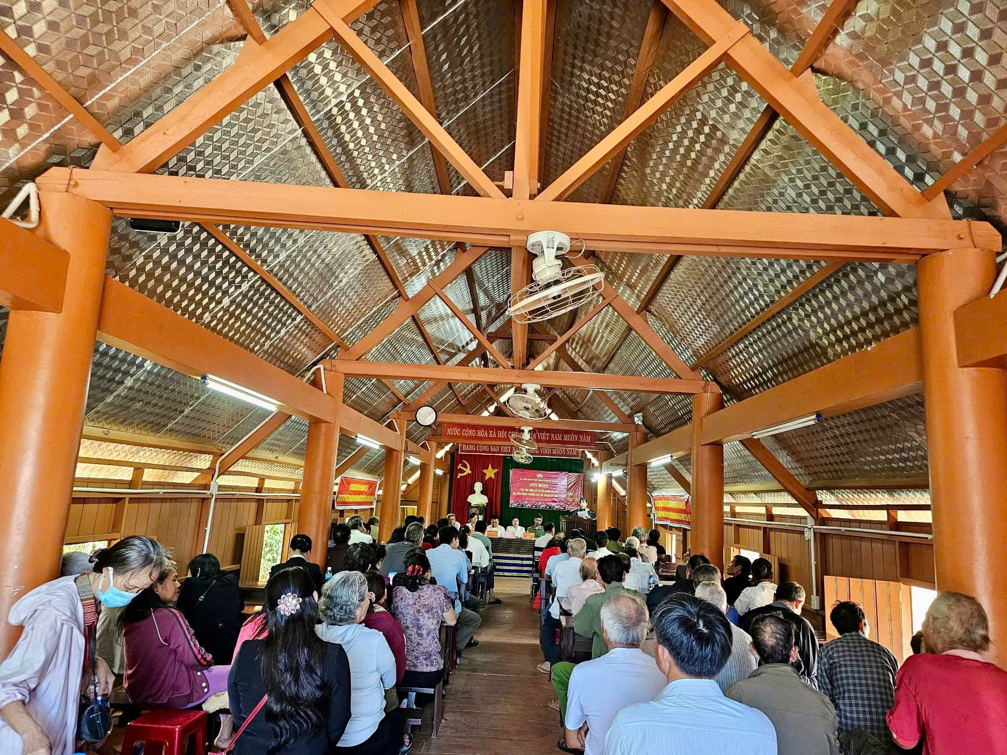 Sôi nổi hội nghị tiếp xúc cử tri với người ứng cử đại biểu tại đơn vị bầu cử số 06,08,09