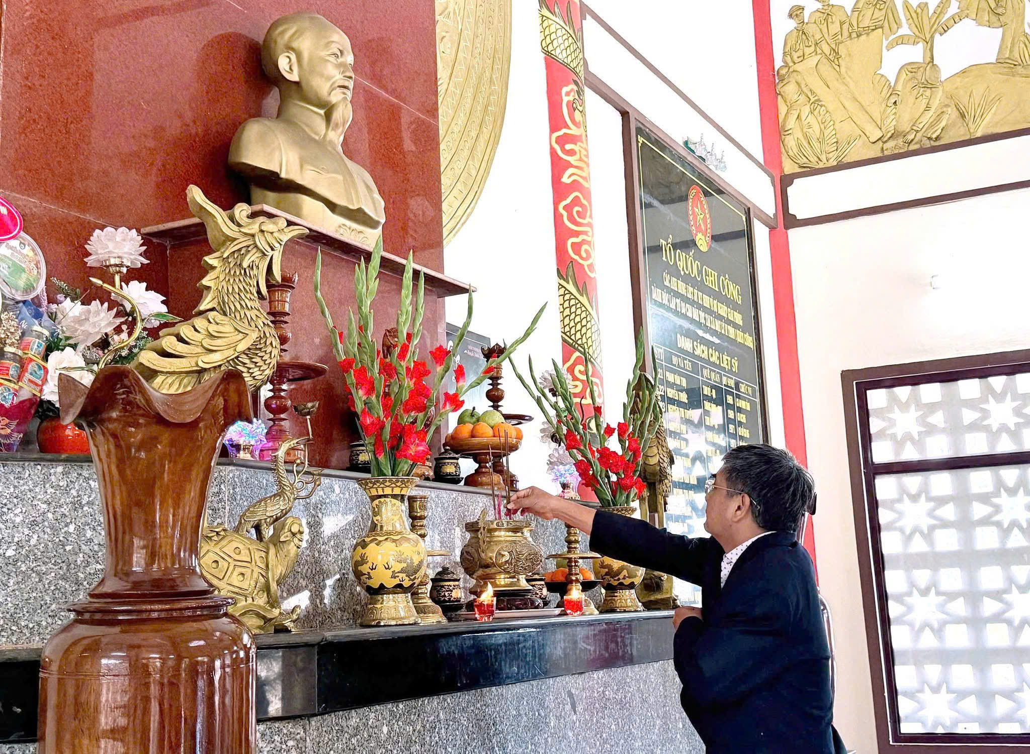 Phường Tân An: Thành kính dâng hương tưởng niệm các Anh hùng liệt sĩ dịp Xuân Bính Ngọ 2026