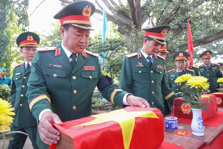 CHUNG TAY THỰC HIỆN CHIẾN DỊCH 500 NGÀY ĐÊM ĐẨY MẠNH THỰC HIỆN TÌM KIẾM, QUY TẬP VÀ XÁC ĐỊNH DANH TÍNH HÀI CỐT LIỆT SĨ